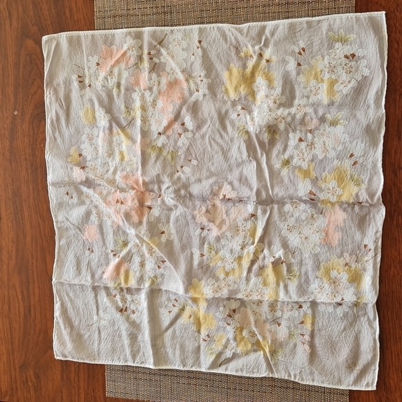 🏵️3for$15-🏵️FLORAL🏵️HANDKERCHIEF - Picture 1 of 4